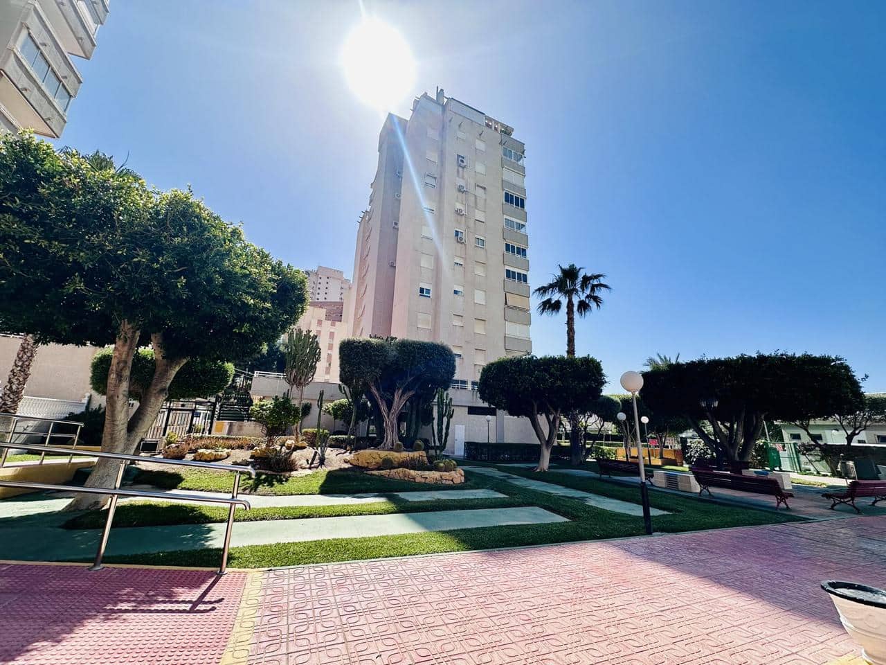 2 bedroom Flat for sale in Benidorm with pool garage - € 268,000 (Ref: 9879891)