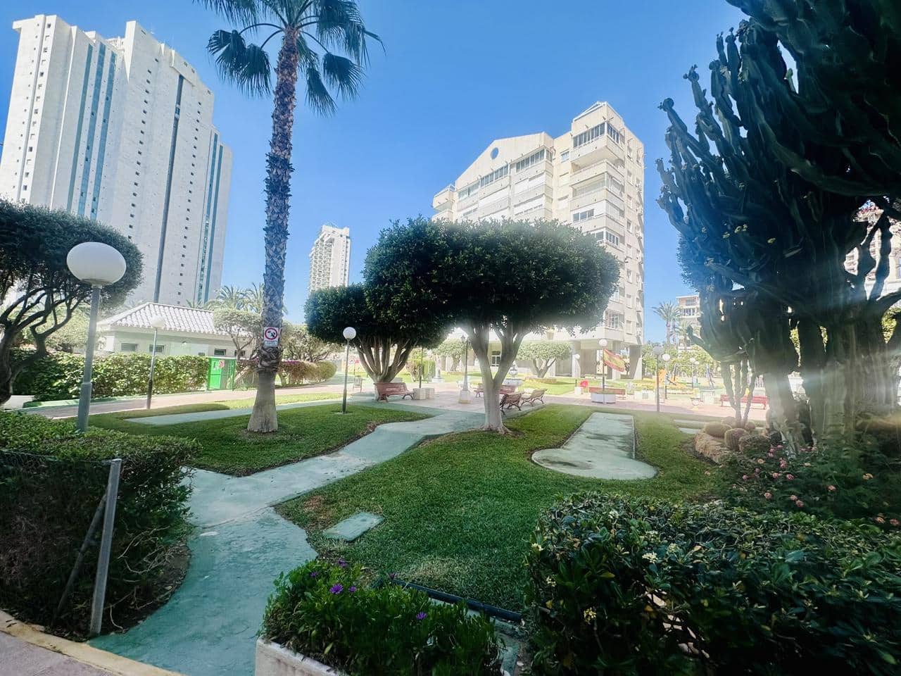 2 bedroom Flat for sale in Benidorm with pool garage - € 268,000 (Ref: 9879891)
