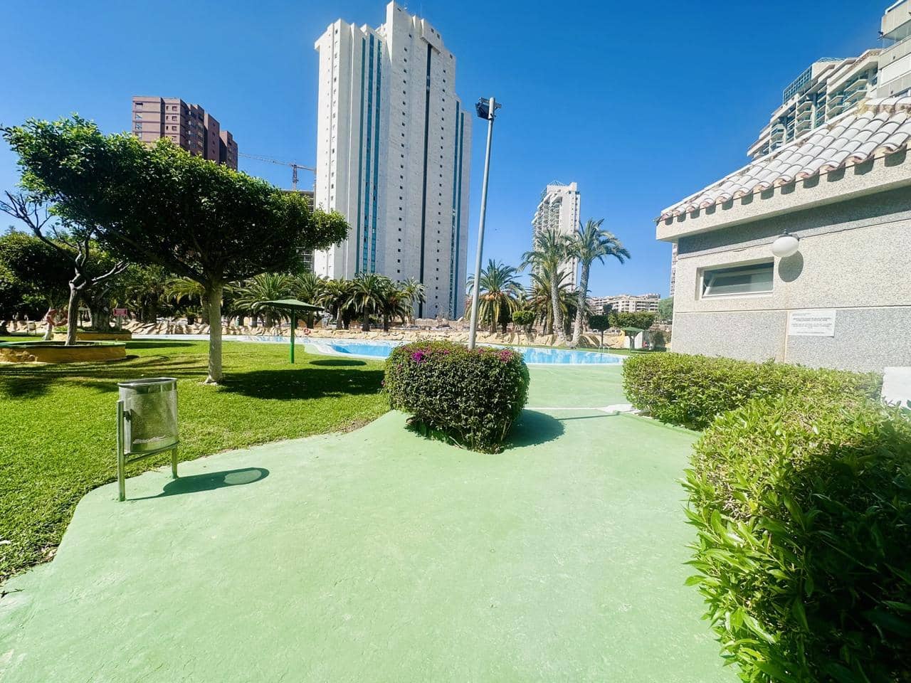 2 bedroom Flat for sale in Benidorm with pool garage - € 268,000 (Ref: 9879891)