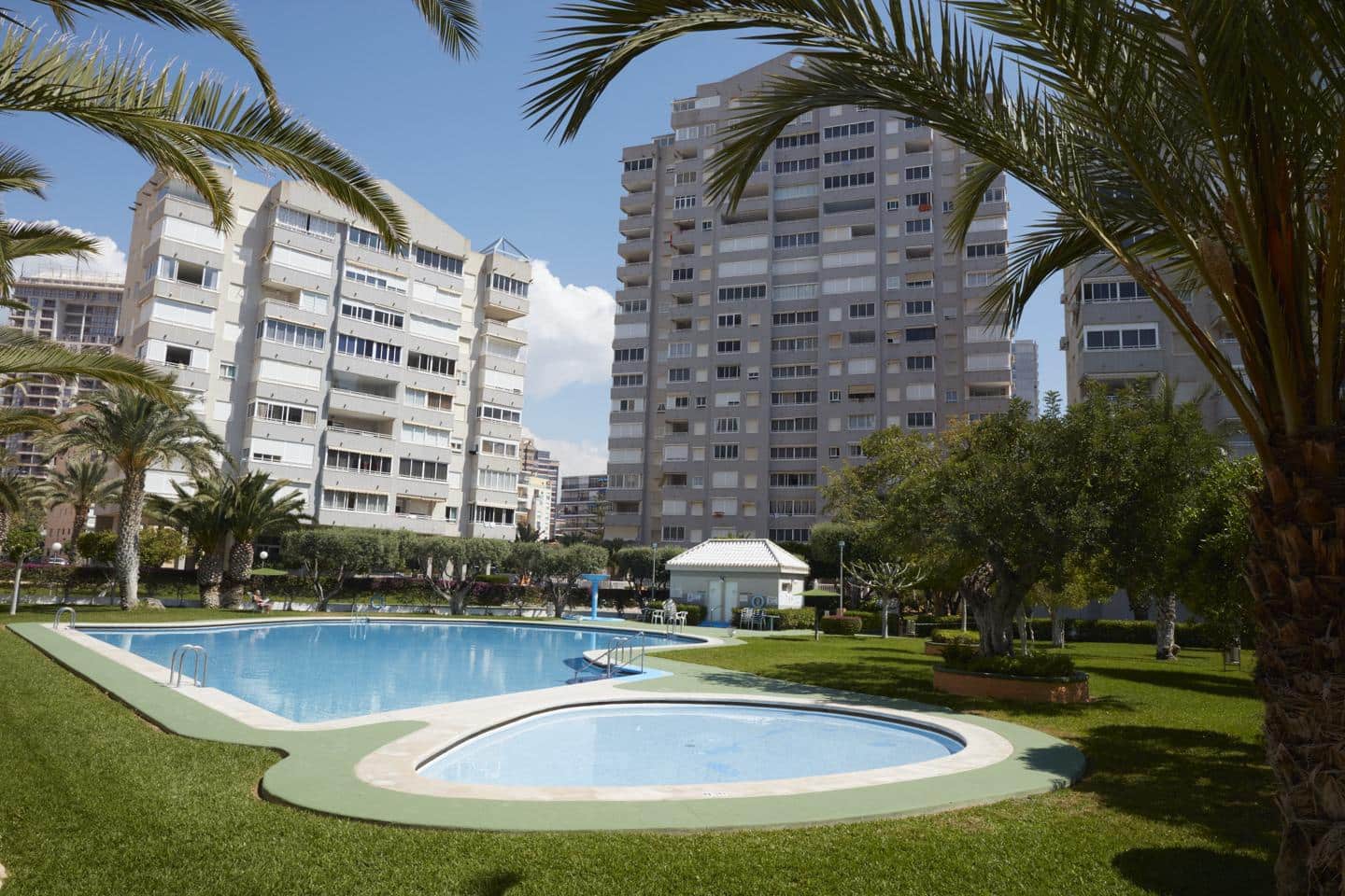2 bedroom Flat for sale in Benidorm with pool garage - € 268,000 (Ref: 9879891)