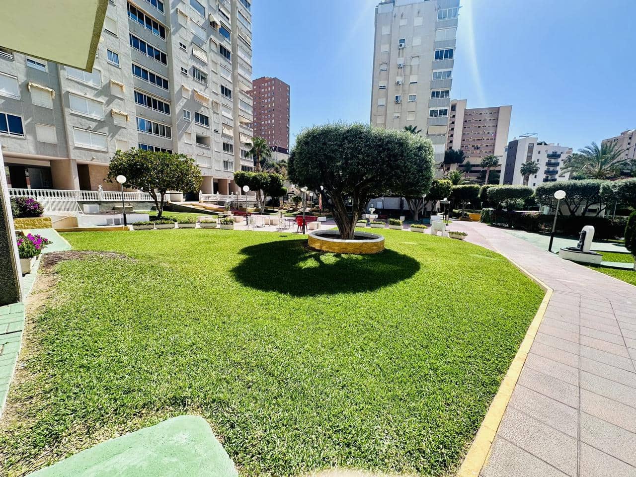 2 bedroom Flat for sale in Benidorm with pool garage - € 268,000 (Ref: 9879891)