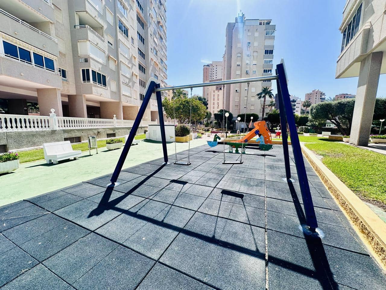 2 bedroom Flat for sale in Benidorm with pool garage - € 268,000 (Ref: 9879891)