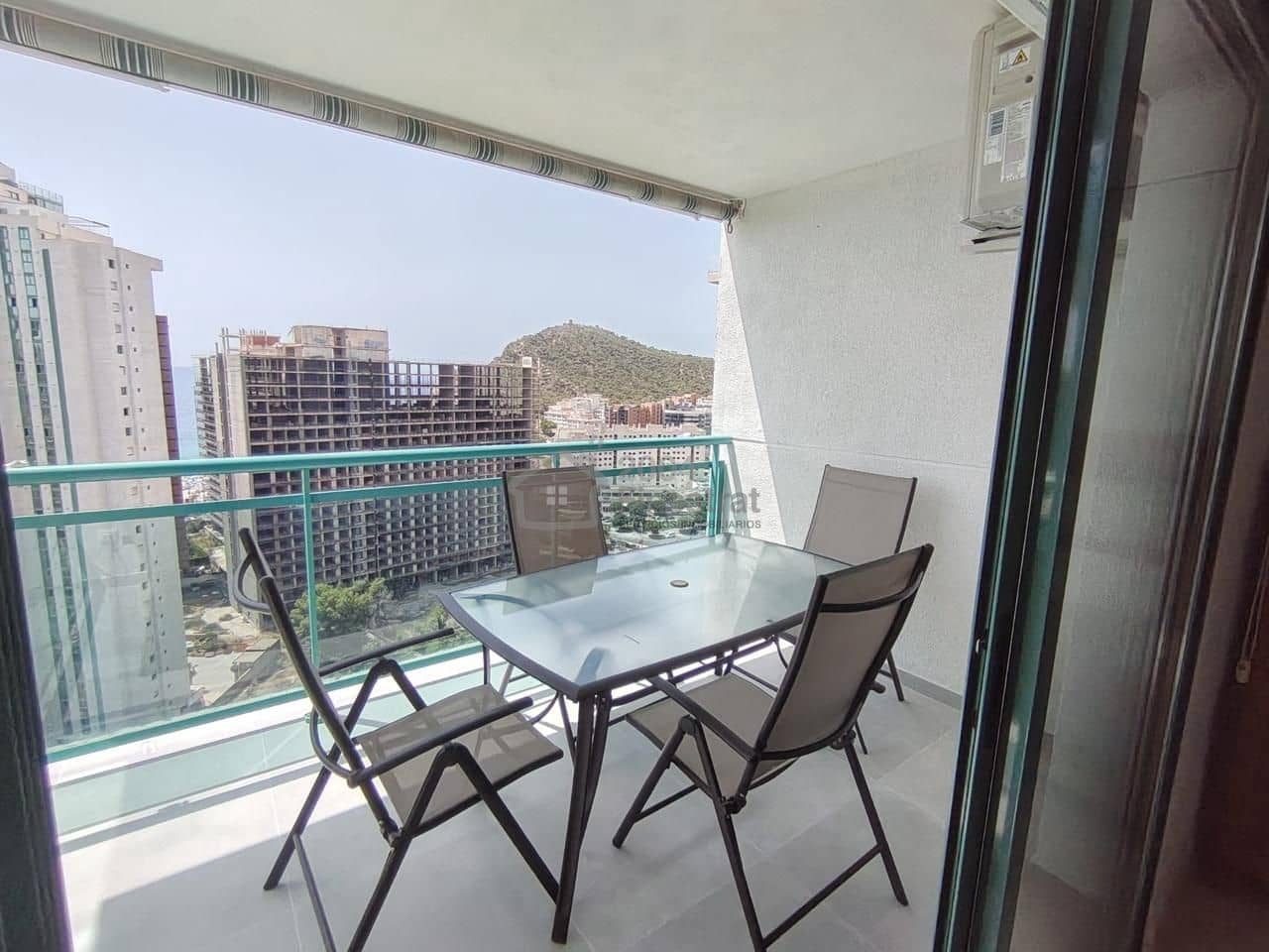 1 slaapkamer Flat te huur in Benidorm met zwembad garage - € 950 (Ref: 9961634)