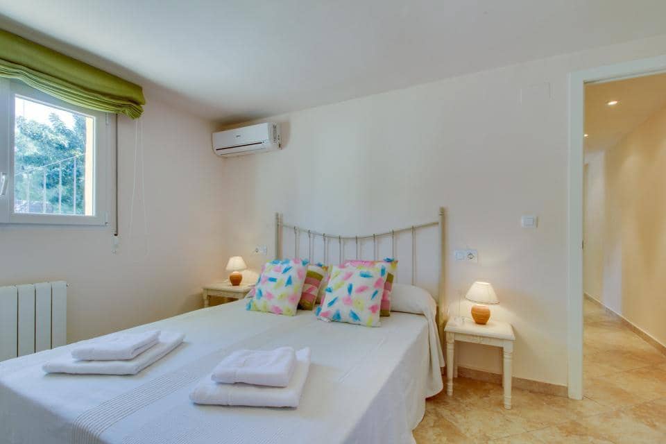 5 bedroom Villa for sale in Moraira with pool garage - € 1,200,000 (Ref: 7484325)