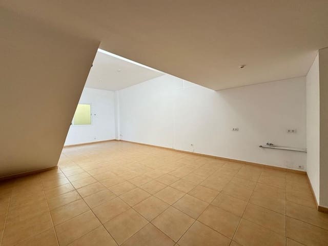 Commercial for sale in Moraira, Teulada-Moraira with pool - € 260,000 (Ref: 7814734)