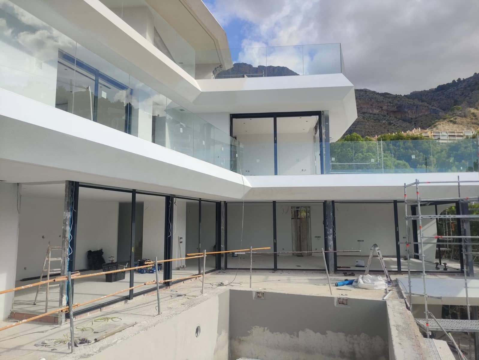 4 bedroom Villa for sale in Altea with pool garage - € 2,250,000 (Ref: 7888692)