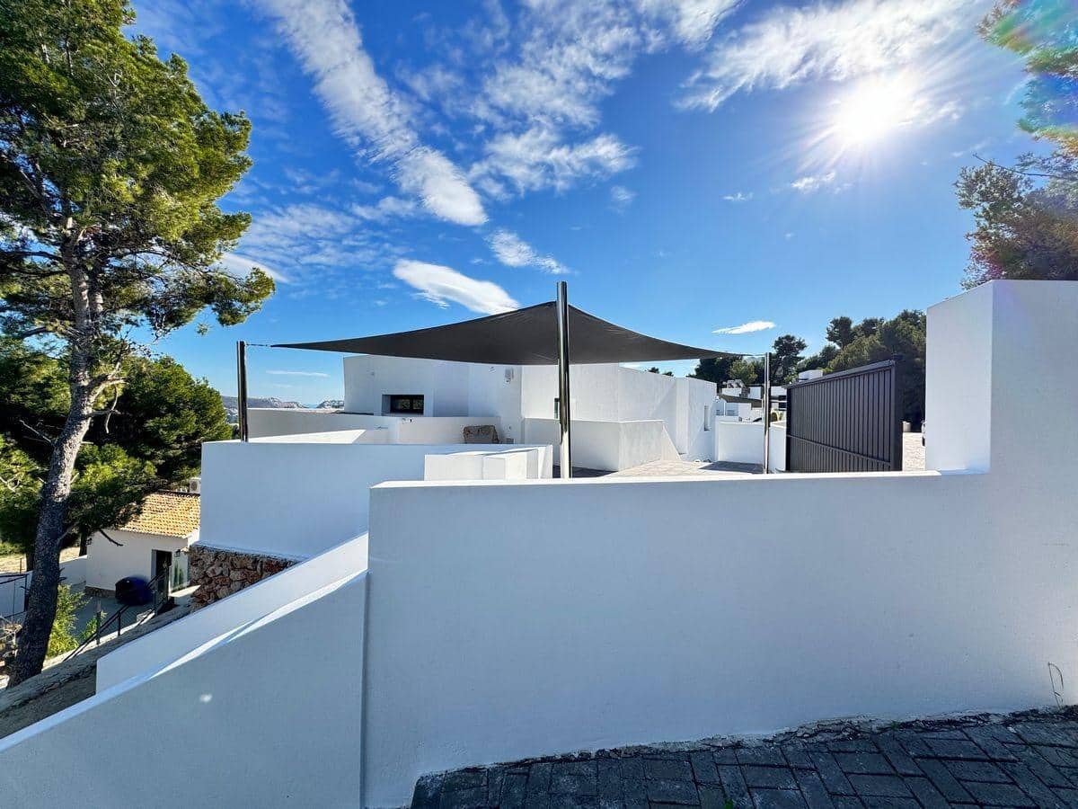 3 soveværelse Semi-Rækkehus til salg i Moraira med swimmingpool - € 690.000 (Ref: 8662767)