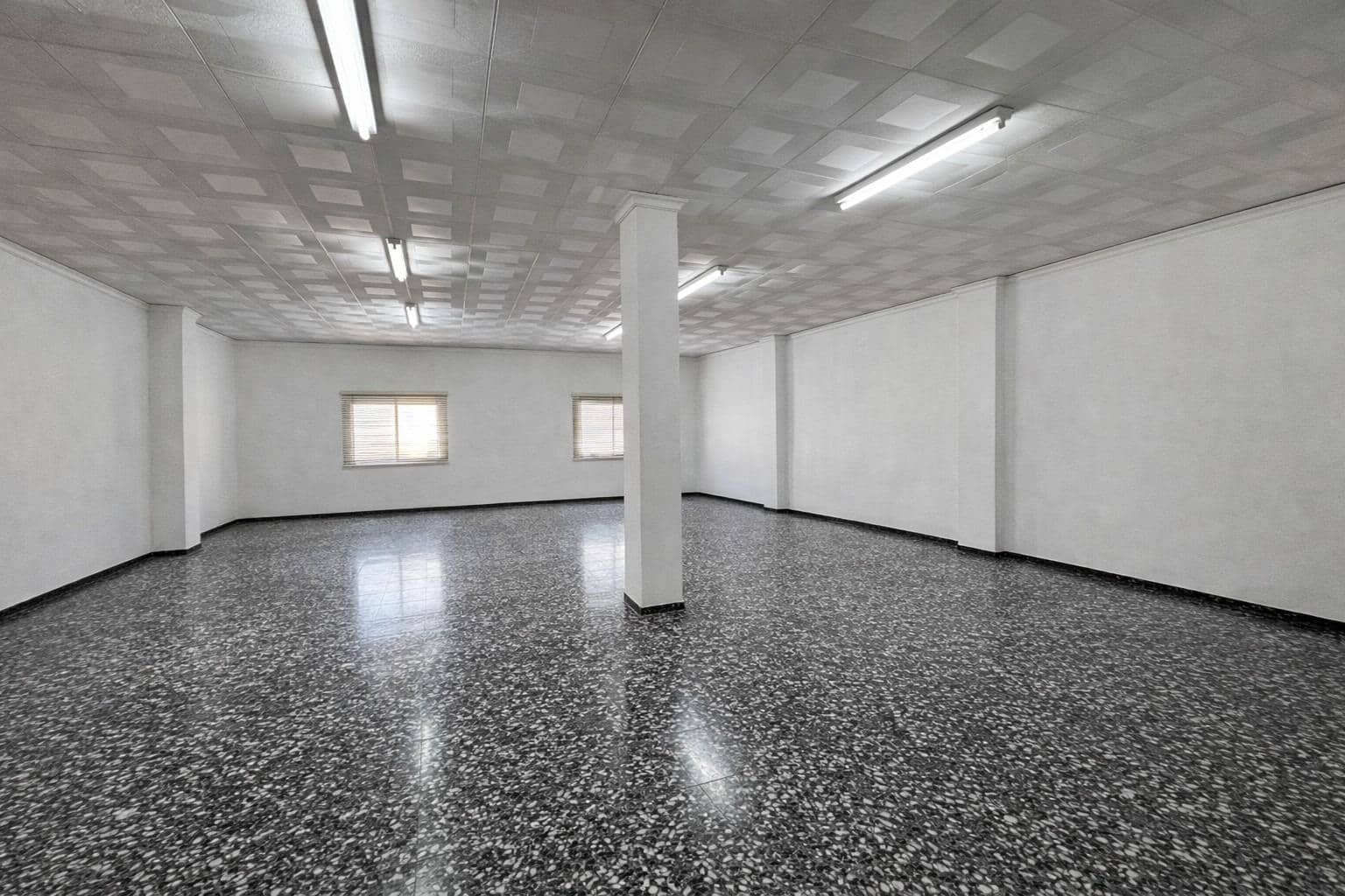 Komercyjne na sprzedaż w Teulada - 395 000 € (Ref: 8735559)