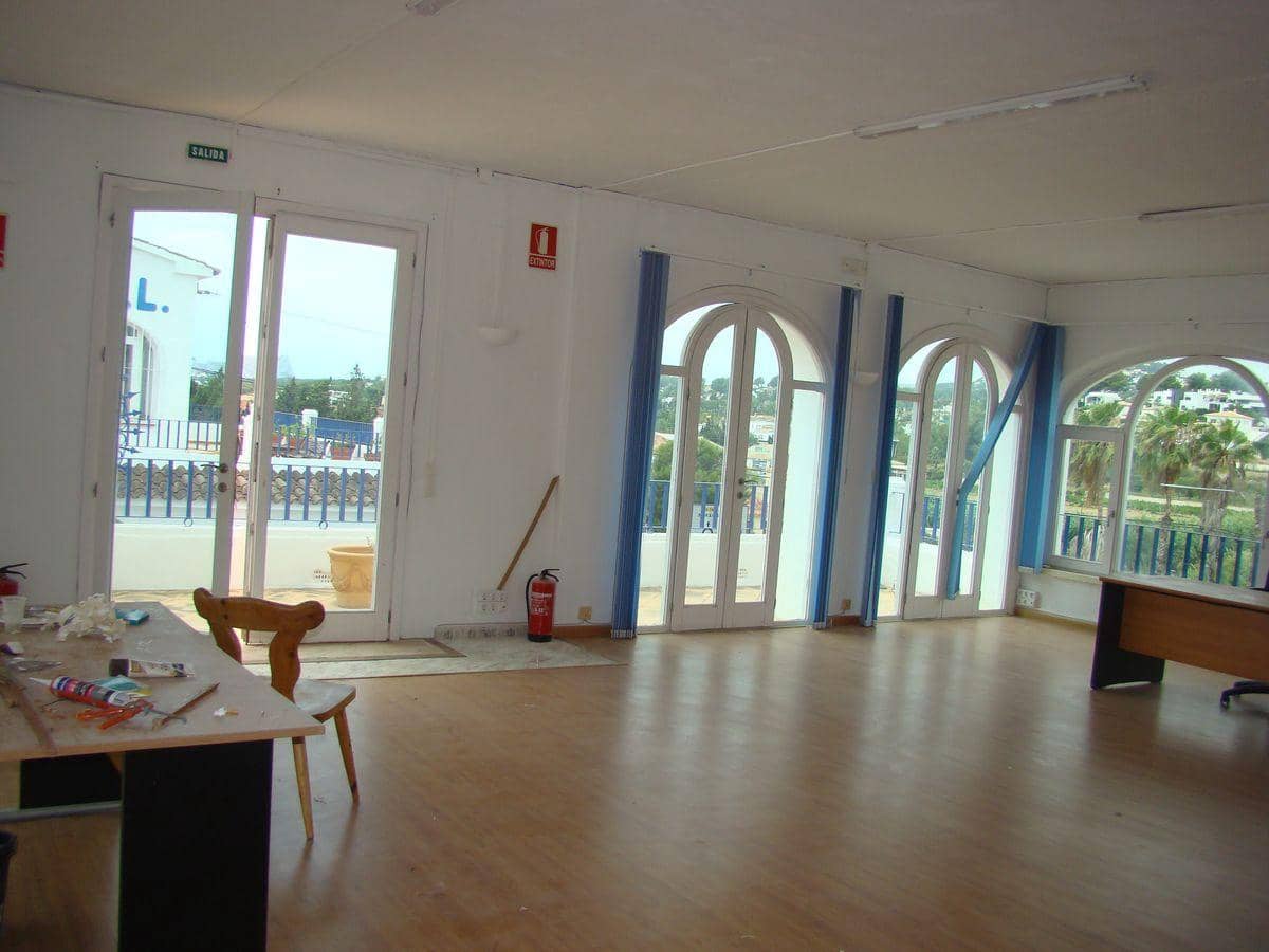 Kommersiell til salgs i Moraira med svømmebasseng - € 237 000 (Ref: 8998755)