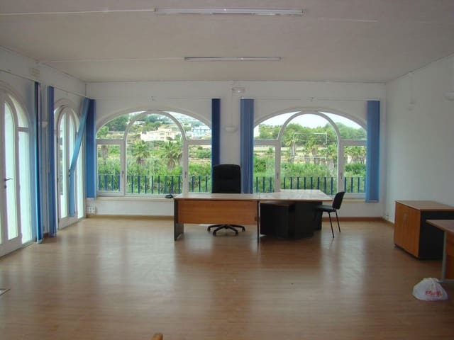 Commercial for sale in Moraira, Teulada-Moraira with pool - € 237,000 (Ref: 8998755)