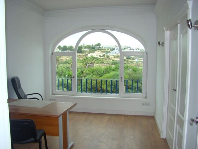 Commercial for sale in Moraira, Teulada-Moraira with pool - € 237,000 (Ref: 8998755)