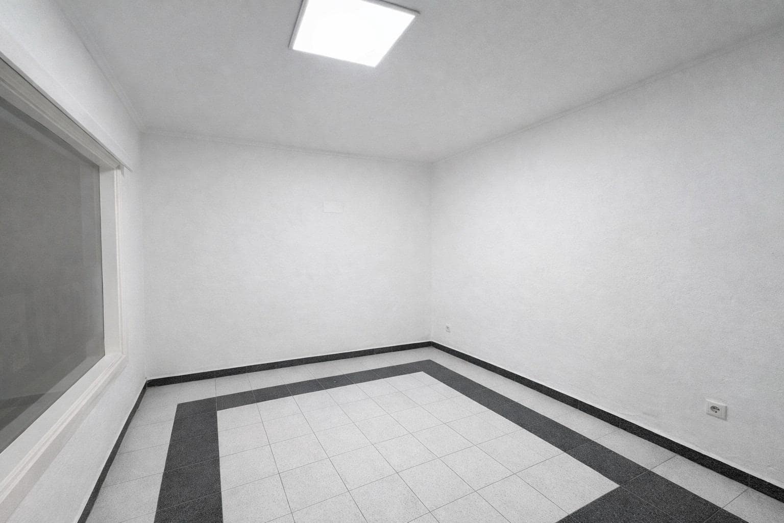 2 bedroom Commercial for sale in Teulada - € 69,900 (Ref: 9099210)