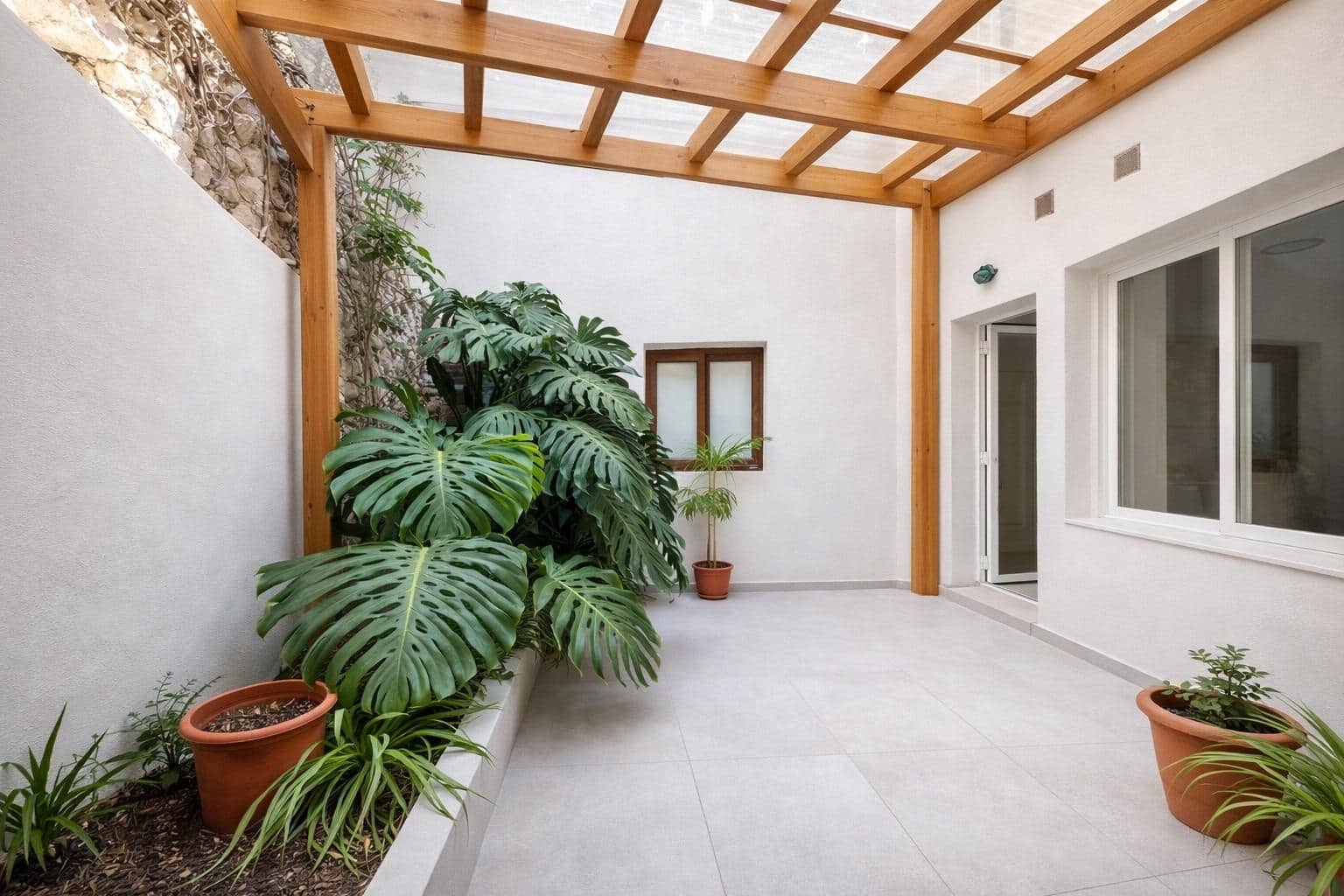 2 bedroom Commercial for sale in Teulada - € 69,900 (Ref: 9099210)