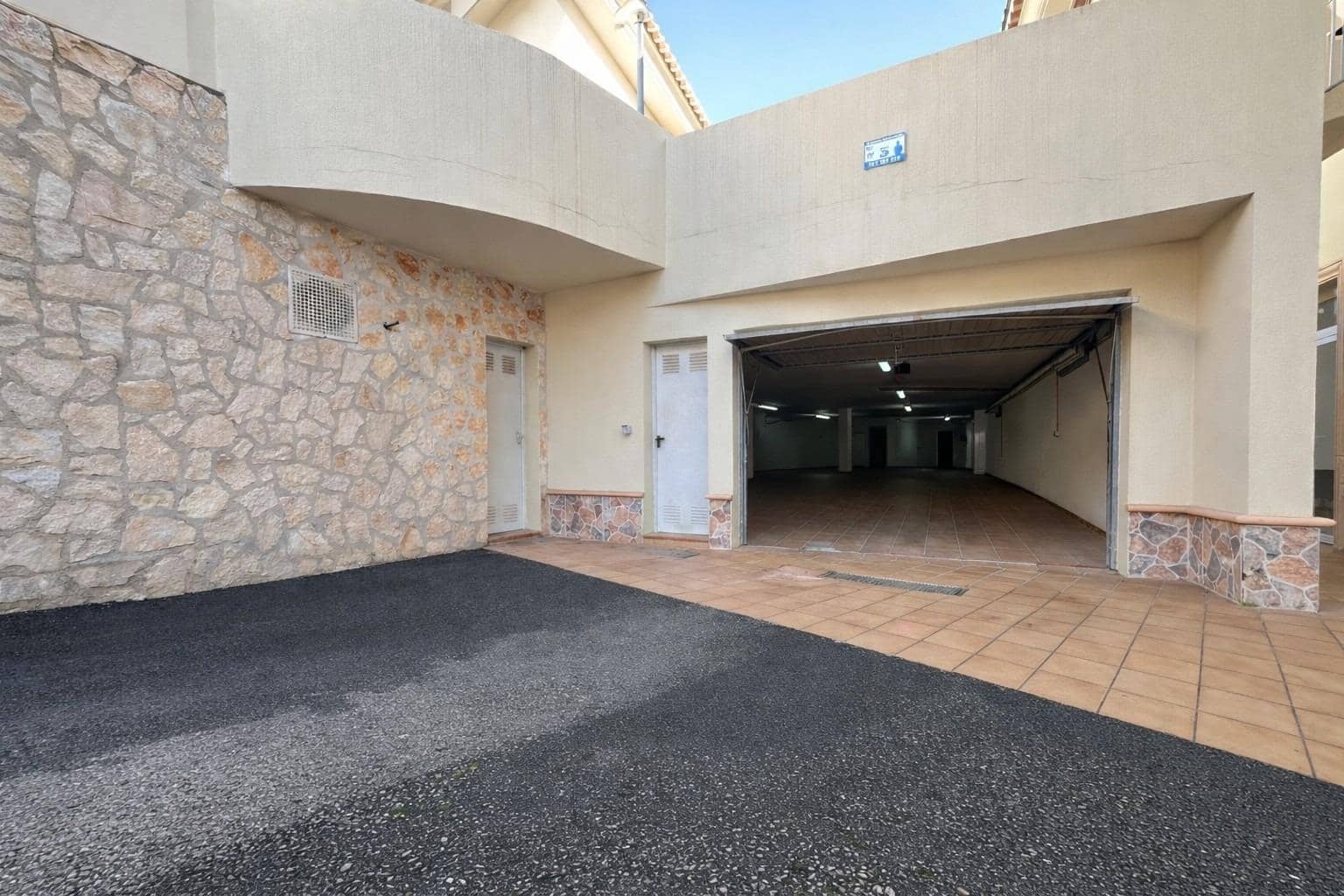 Local Commercial à vendre à Moraira - 890 000 € (Ref: 9645133)