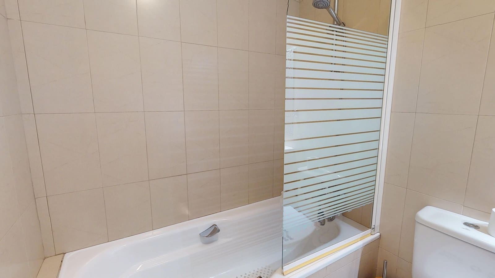 3 slaapkamer Rijtjeshuis te huur in Roldan met zwembad garage - € 1.600 (Ref: 10172220)