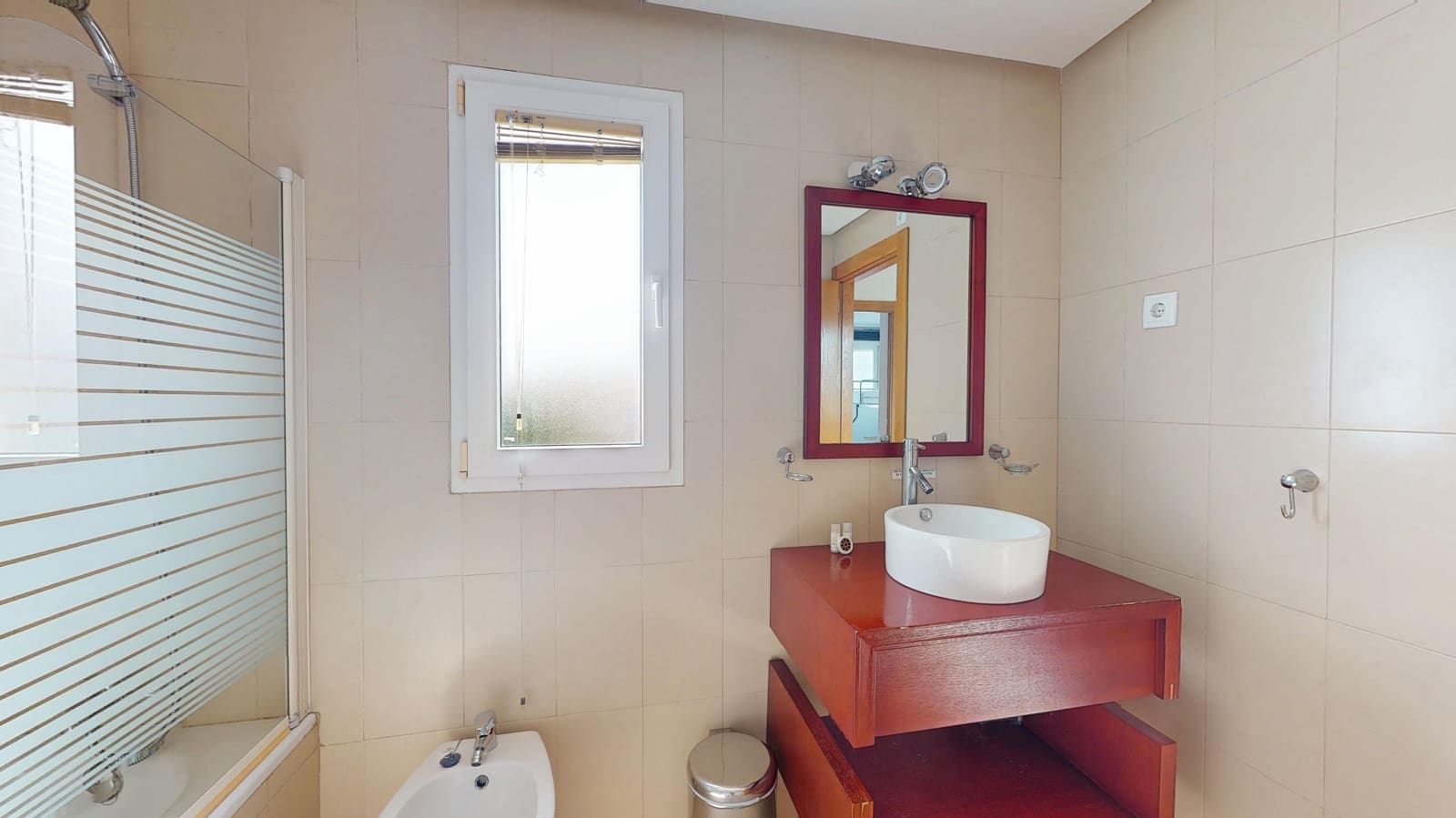 3 slaapkamer Rijtjeshuis te huur in Roldan met zwembad garage - € 1.600 (Ref: 10172220)