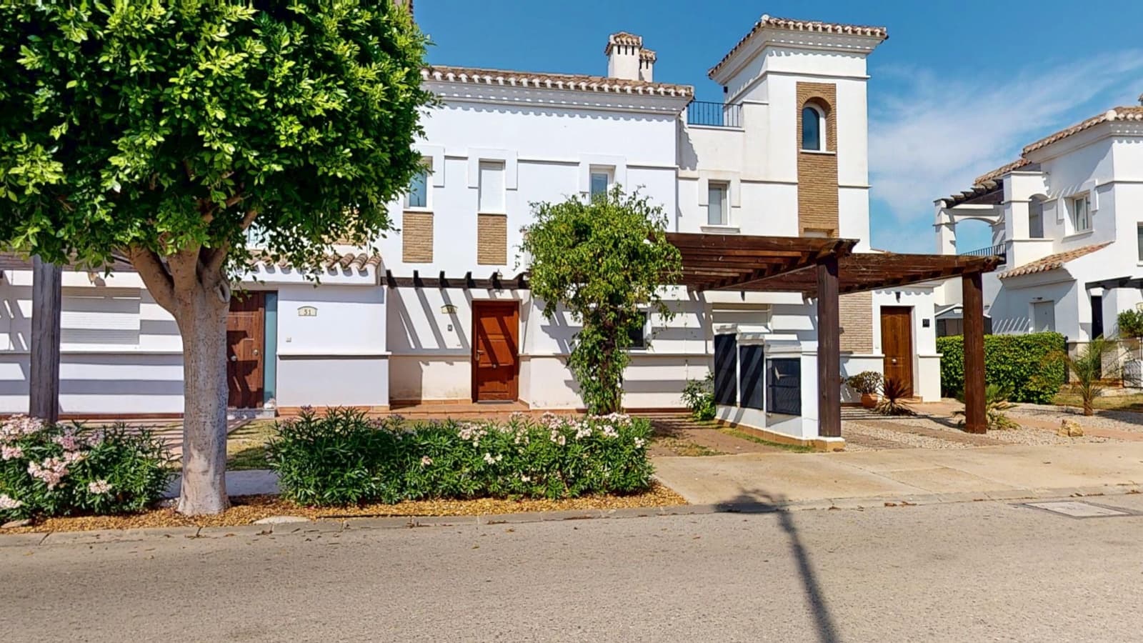 3 slaapkamer Rijtjeshuis te huur in Roldan met zwembad garage - € 1.600 (Ref: 10172220)