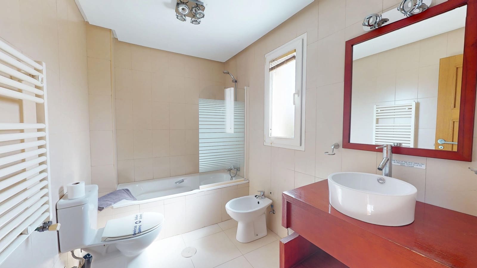 3 slaapkamer Rijtjeshuis te huur in Roldan met zwembad garage - € 1.600 (Ref: 10172220)