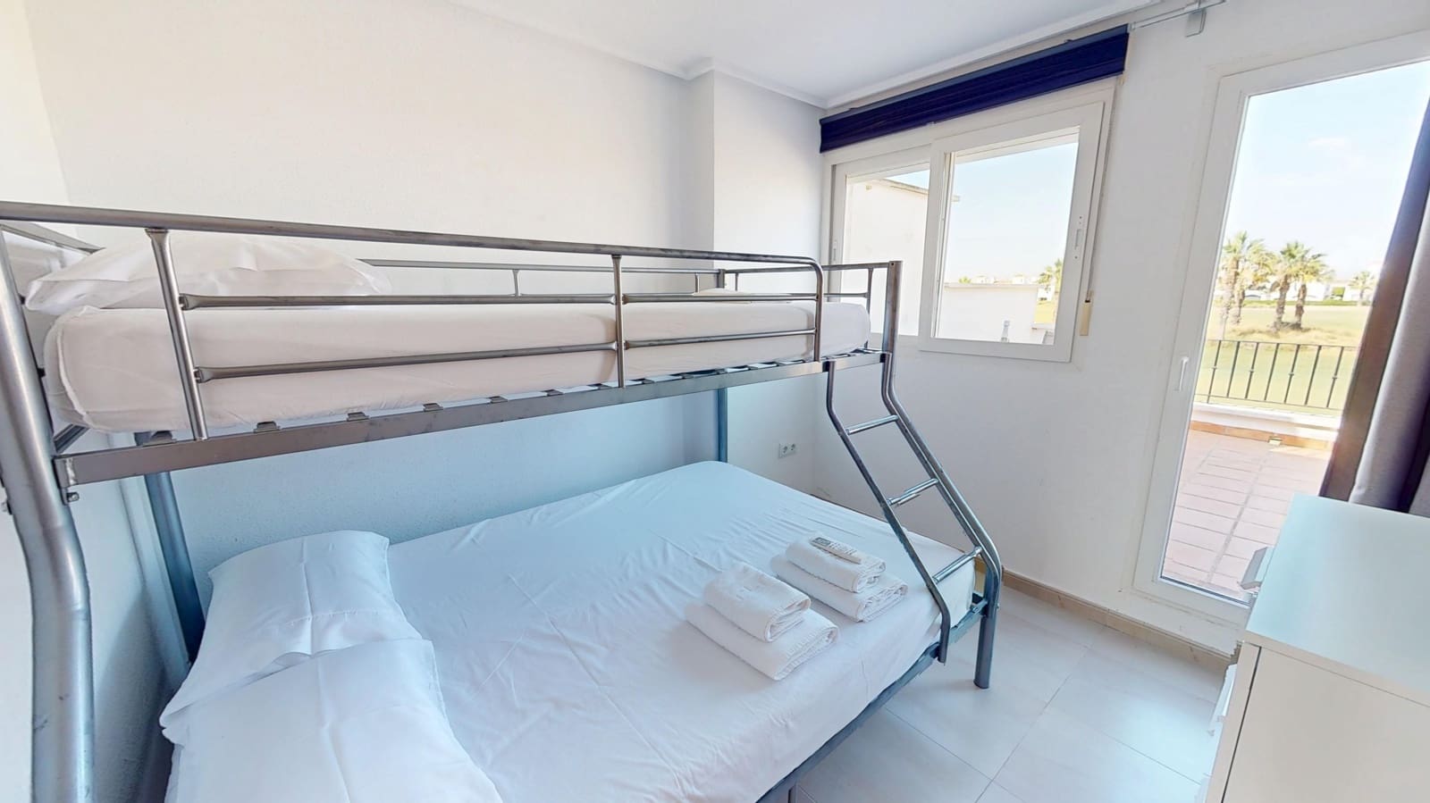 3 slaapkamer Rijtjeshuis te huur in Roldan met zwembad garage - € 1.600 (Ref: 10172220)