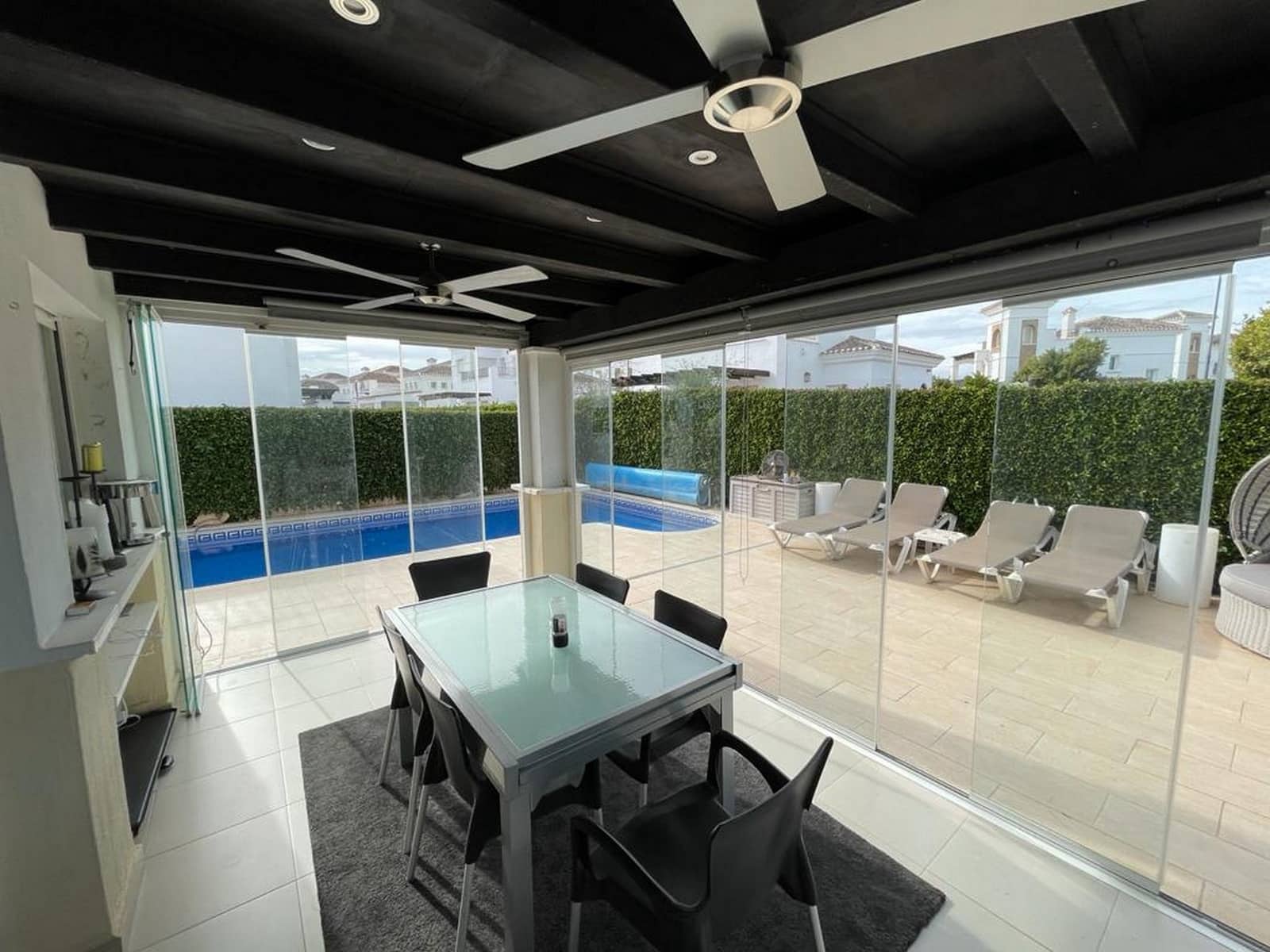 4 soveværelse Villa til leje i Roldan med swimmingpool garage - € 2.500 (Ref: 5884142)