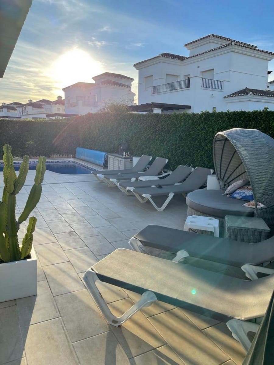 4 soveværelse Villa til leje i Roldan med swimmingpool garage - € 2.500 (Ref: 5884142)