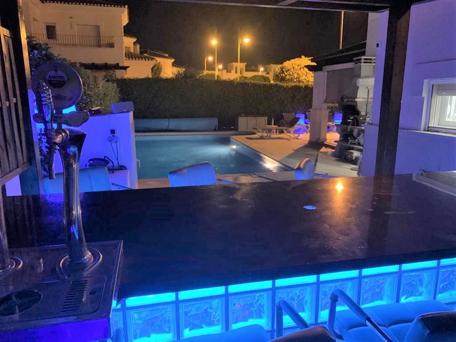 4 soveværelse Villa til leje i Roldan med swimmingpool garage - € 2.500 (Ref: 5884142)