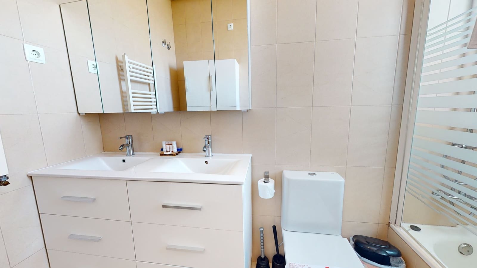 4 soveværelse Villa til leje i Roldan med swimmingpool garage - € 2.500 (Ref: 5884142)