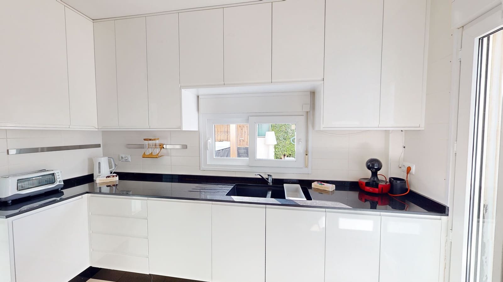 4 soveværelse Villa til leje i Roldan med swimmingpool garage - € 2.500 (Ref: 5884142)