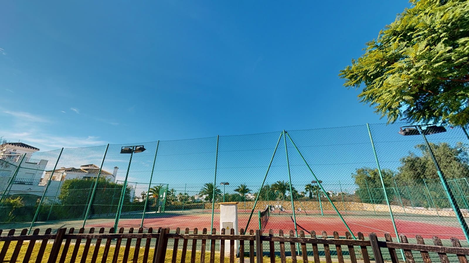 2 soveværelse Byhus til leje i Roldan med swimmingpool garage - € 1.200 (Ref: 8126793)