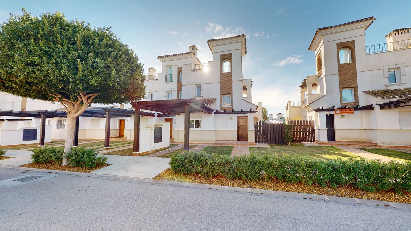 2 soveværelse Byhus til leje i Roldan med swimmingpool garage - € 1.200 (Ref: 8126793)