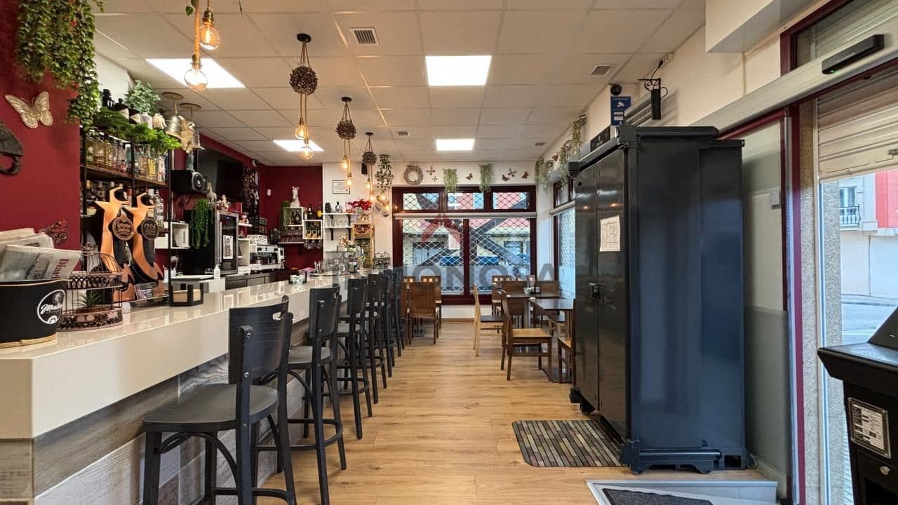 Commercial for sale in Ferrol - € 190,000 (Ref: 9591975)
