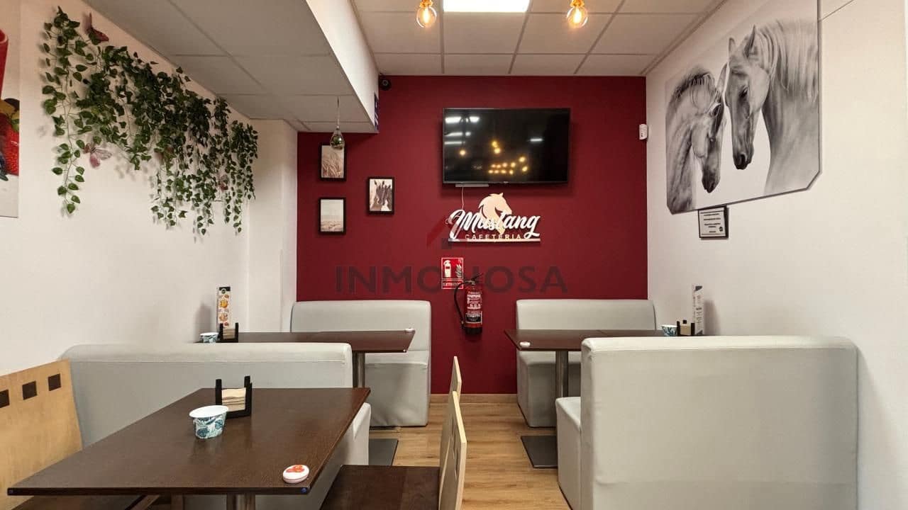 Commercial for sale in Ferrol - € 190,000 (Ref: 9591975)