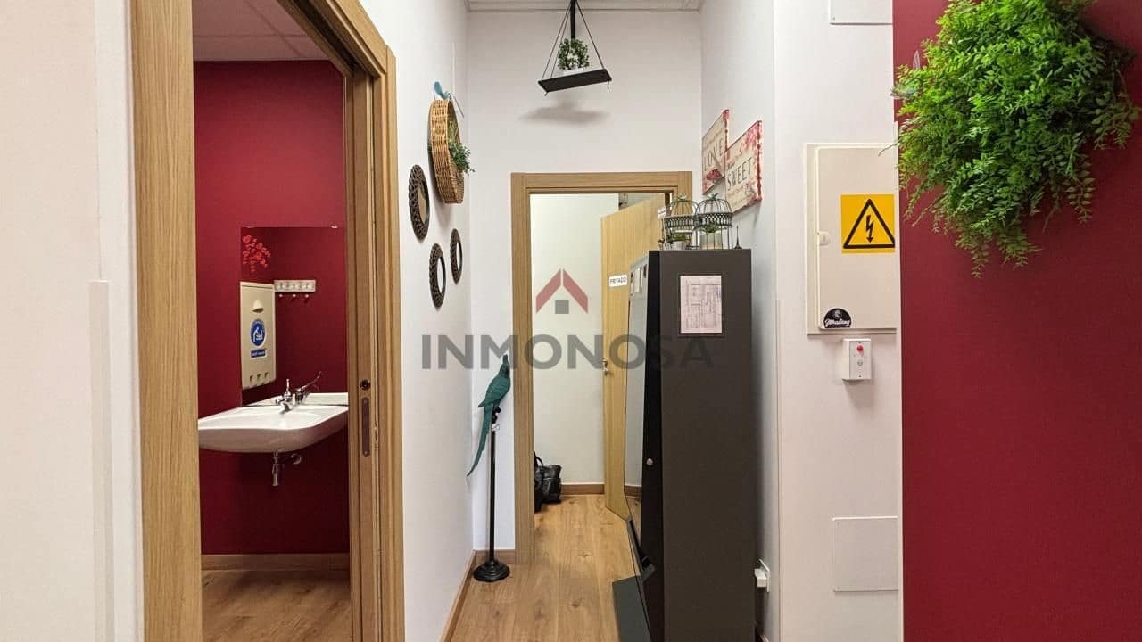 Commercial for sale in Ferrol - € 190,000 (Ref: 9591975)