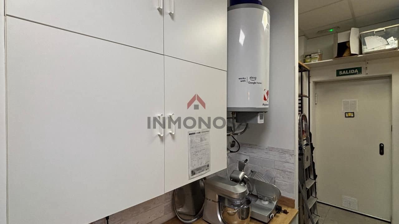 Commercial for sale in Ferrol - € 190,000 (Ref: 9591975)