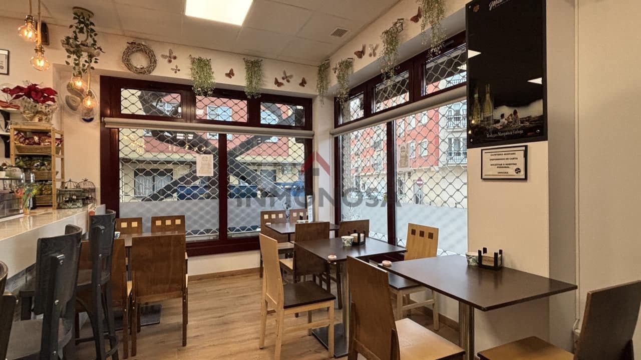 Commercial for sale in Ferrol - € 190,000 (Ref: 9591975)