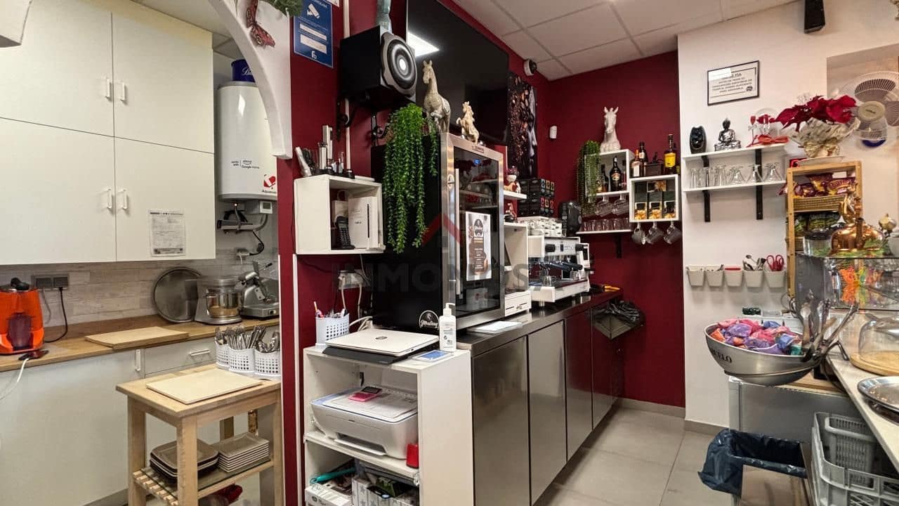 Commercial for sale in Ferrol - € 190,000 (Ref: 9591975)