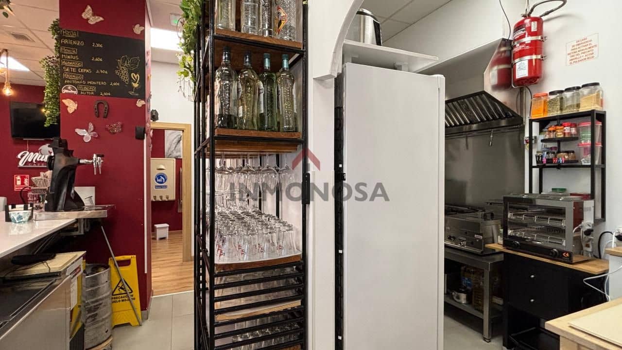 Commercial for sale in Ferrol - € 190,000 (Ref: 9591975)