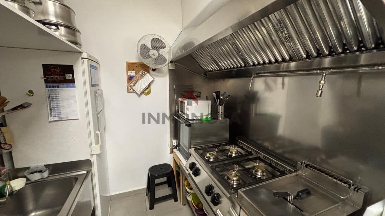 Commercial for sale in Ferrol - € 190,000 (Ref: 9591975)