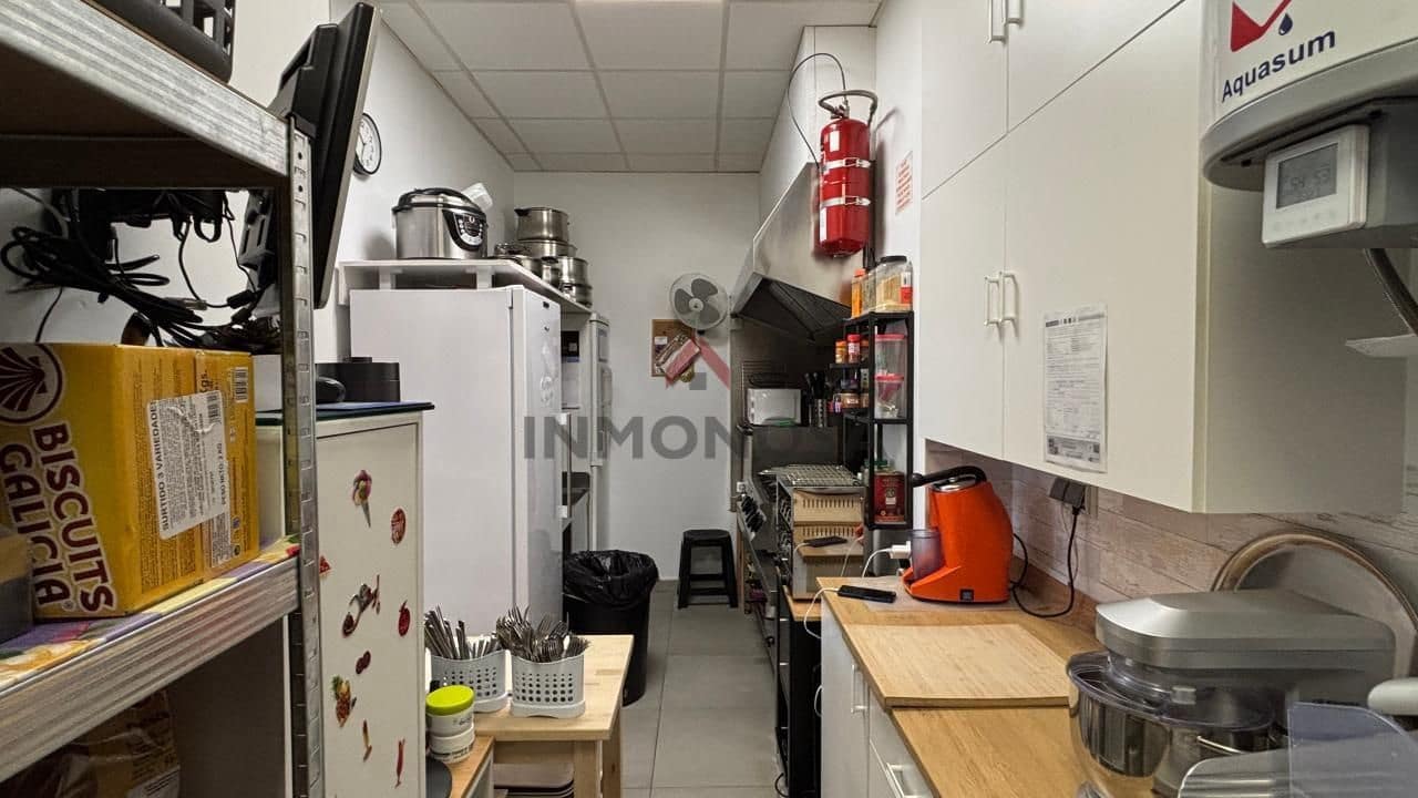 Commercial for sale in Ferrol - € 190,000 (Ref: 9591975)