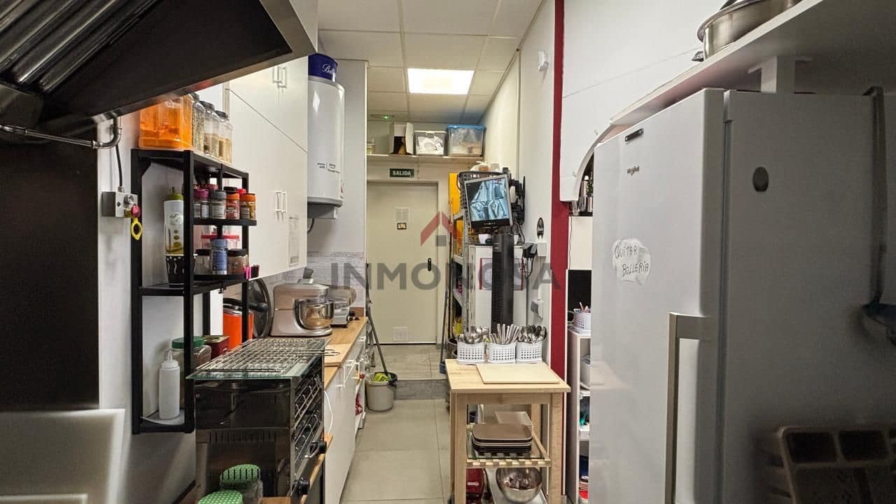 Commercial for sale in Ferrol - € 190,000 (Ref: 9591975)