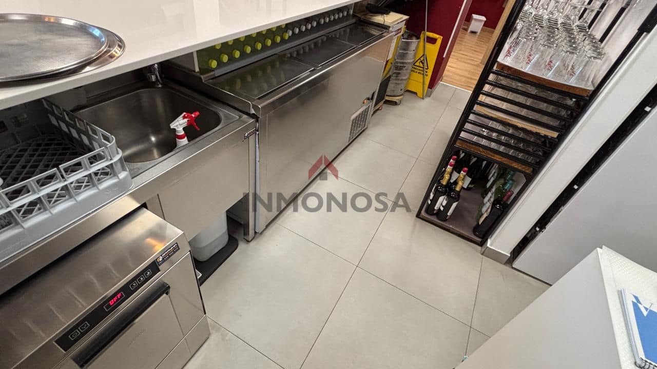 Commercial for sale in Ferrol - € 190,000 (Ref: 9591975)