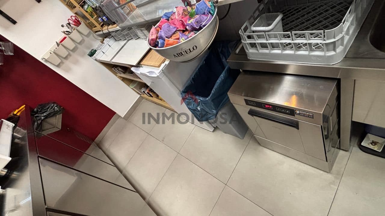 Commercial for sale in Ferrol - € 190,000 (Ref: 9591975)