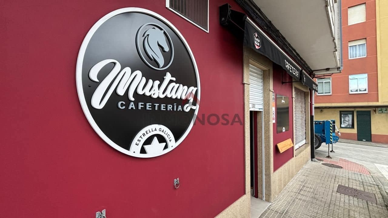 Commercial for sale in Ferrol - € 190,000 (Ref: 9591975)