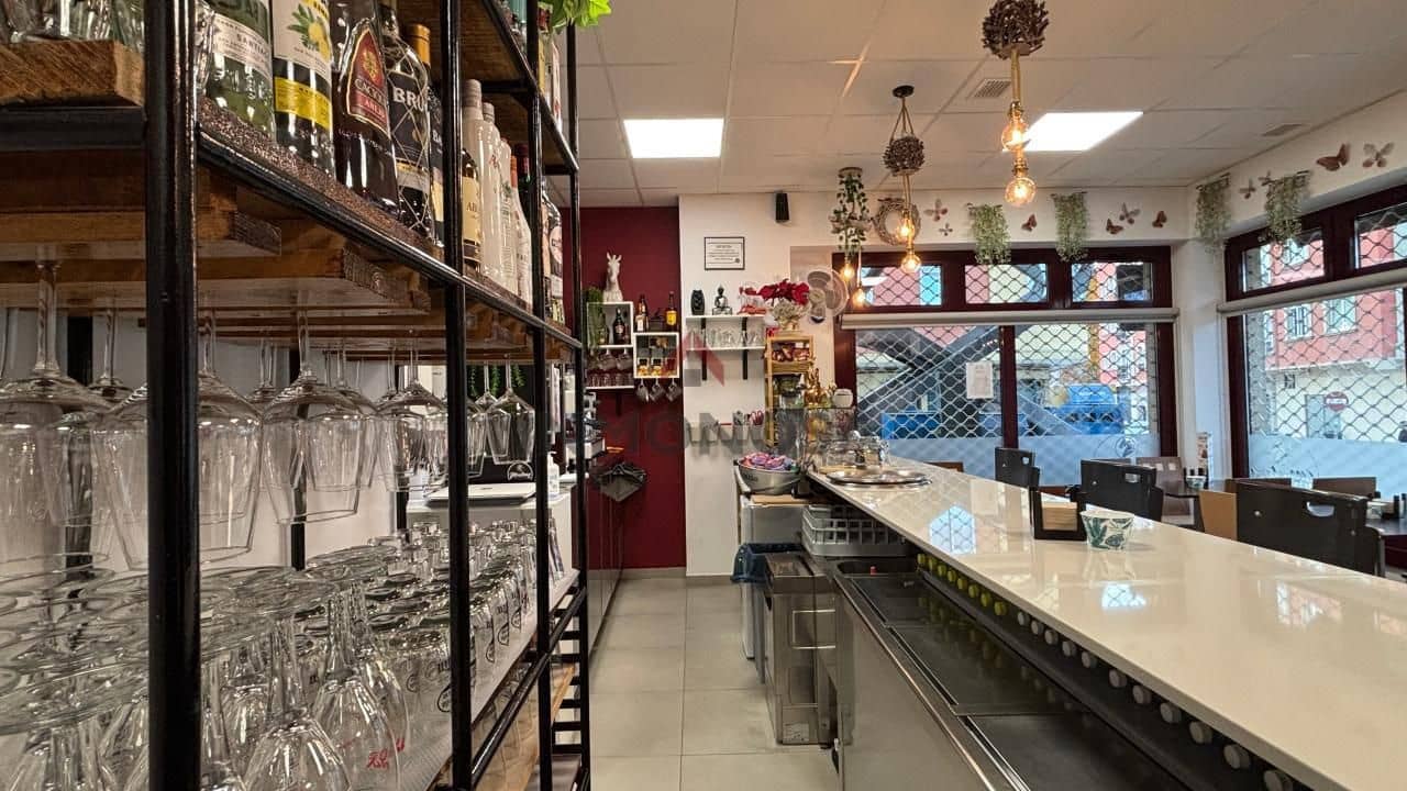 Commercial for sale in Ferrol - € 190,000 (Ref: 9591975)