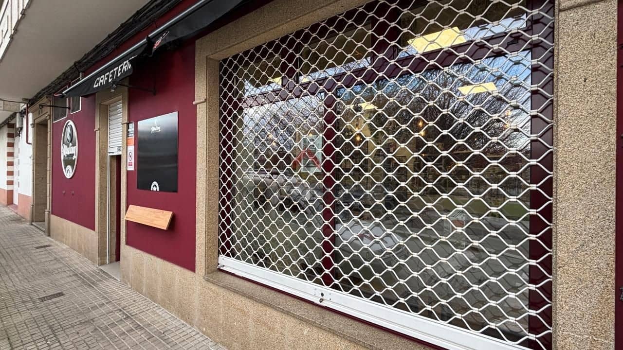 Commercial for sale in Ferrol - € 190,000 (Ref: 9591975)