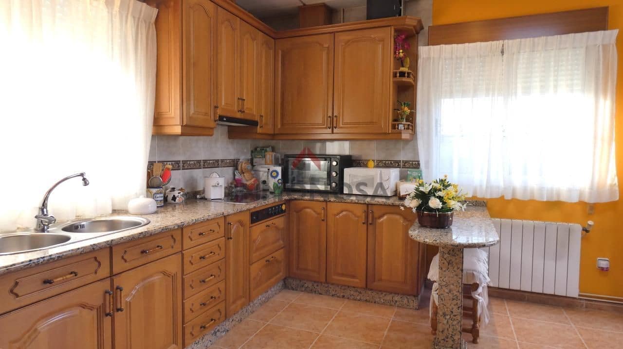 2 makuuhuone Maalaistalo myytävänä paikassa Fene mukana 
autotalli - 200 000 € (Ref: 9591976)