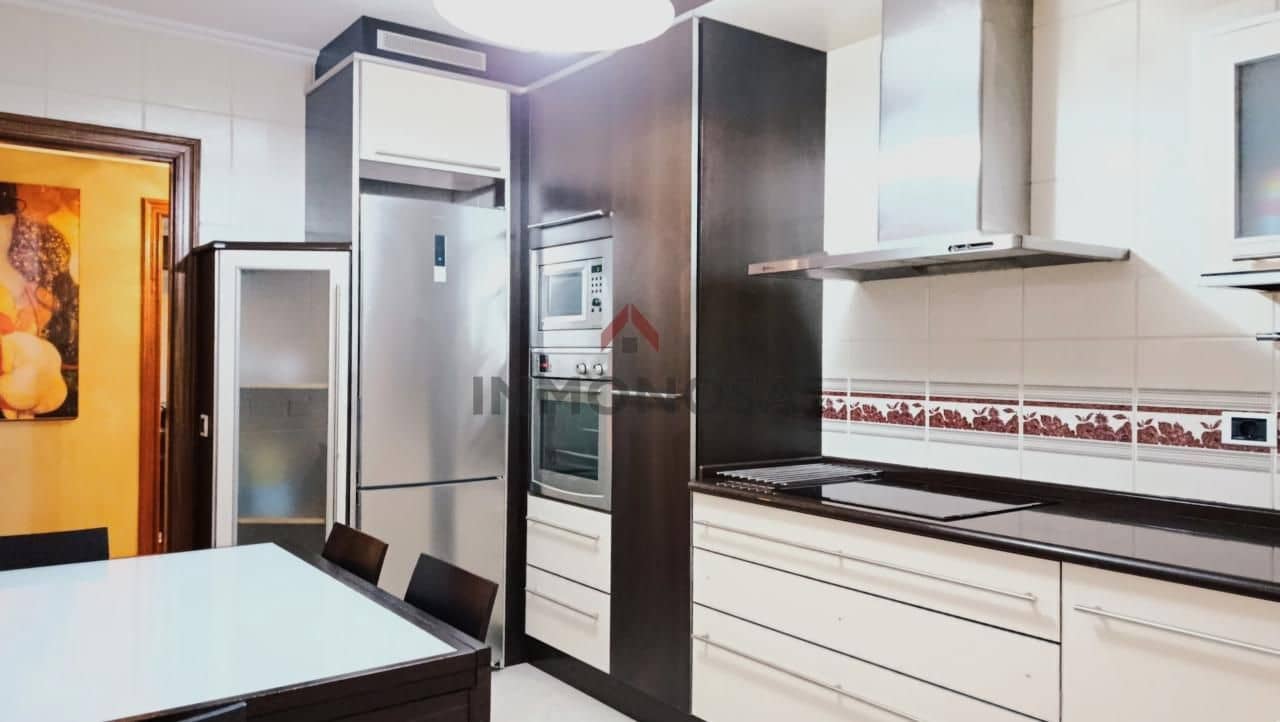 3 Zimmer Wohnung zu vermieten in Ferrol mit Garage - 800 € (Ref: 9591980)