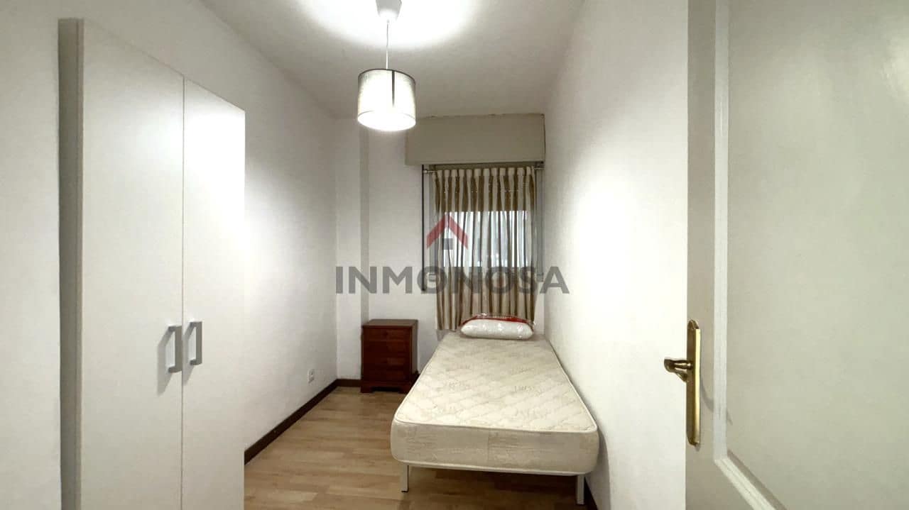 4 Zimmer Wohnung zu vermieten in Ferrol - 800 € (Ref: 9591982)