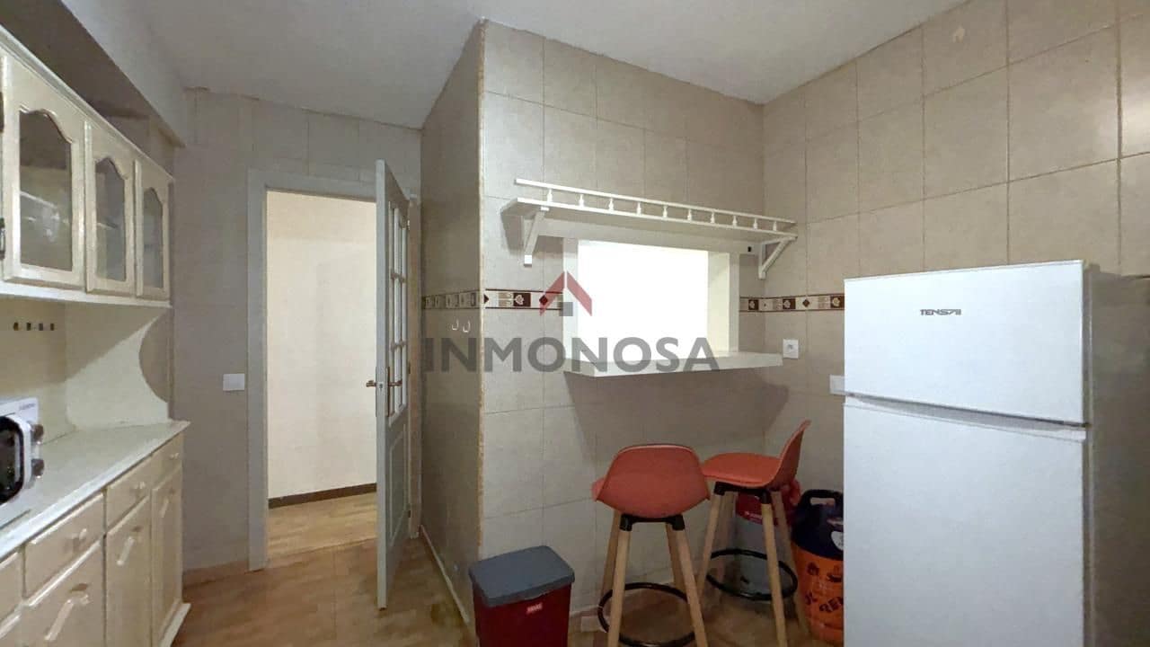 4 Zimmer Wohnung zu vermieten in Ferrol - 800 € (Ref: 9591982)