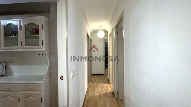 4 bedroom Flat for rent in Ferrol - € 800 (Ref: 9591982)